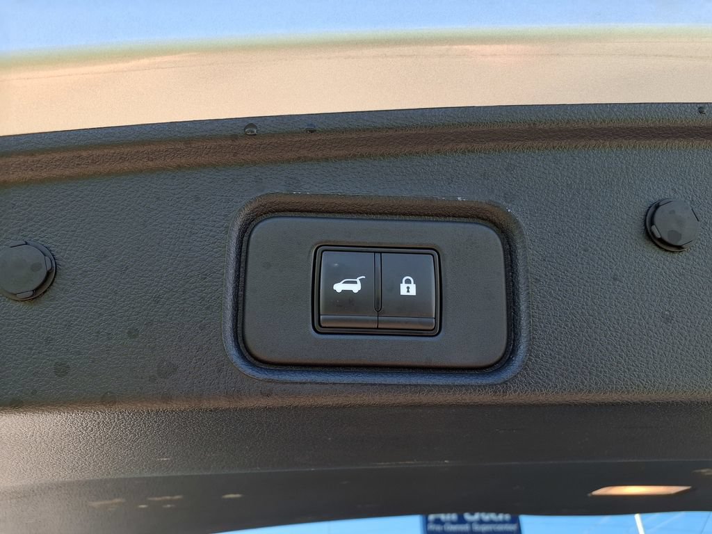 Used 2025 Nissan Pathfinder SV FWD image 13