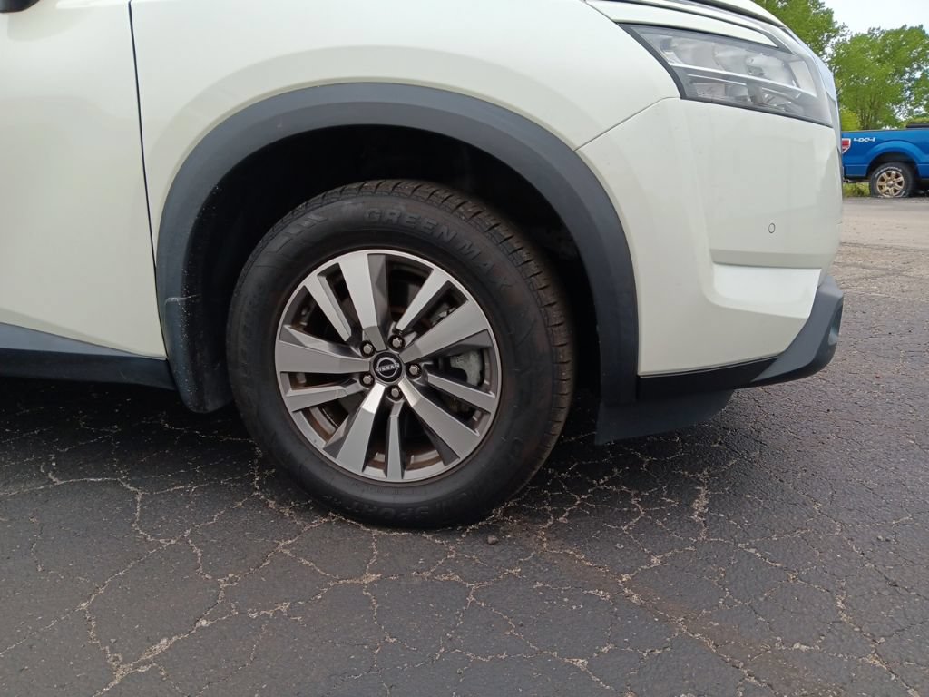 Used 2023 Nissan Pathfinder SL AWD/4WD image 3