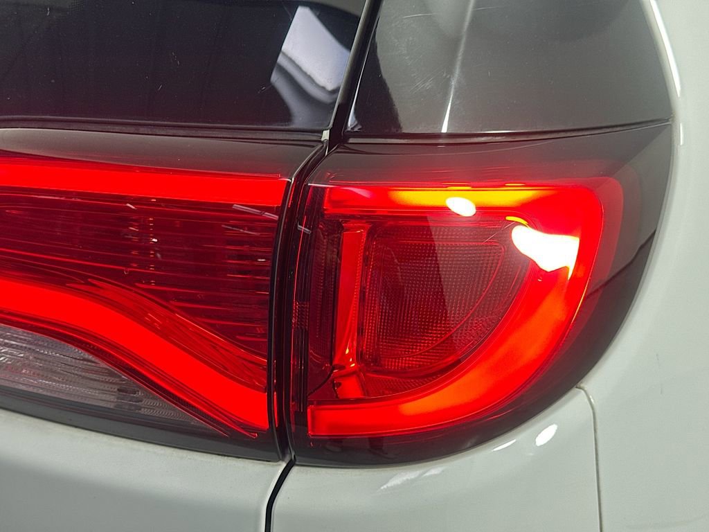 Used 2019 Chrysler Pacifica Limited w/ Tire & Wheel Group image 33