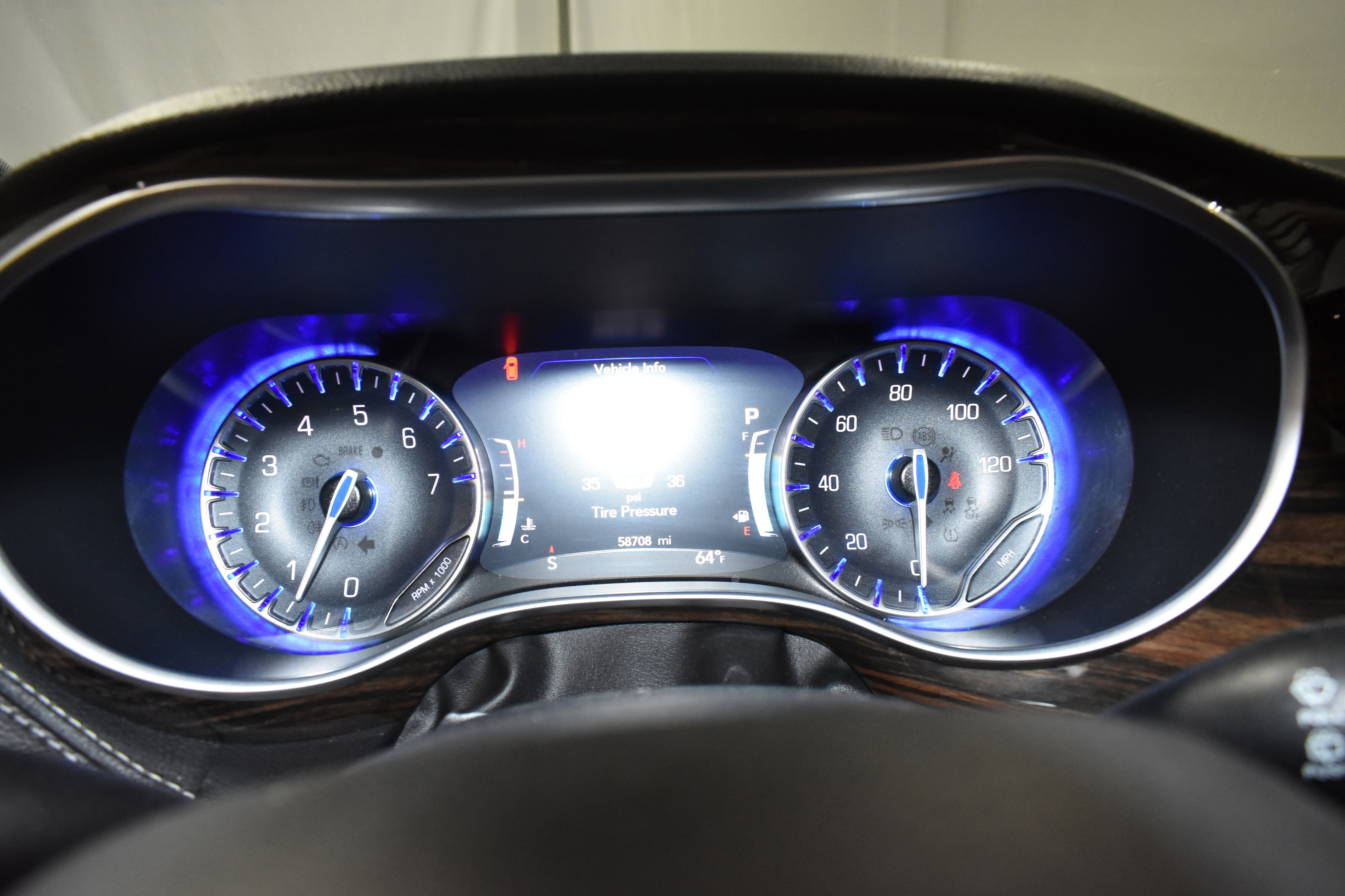 Used 2023 Chrysler Pacifica Limited FWD image 16