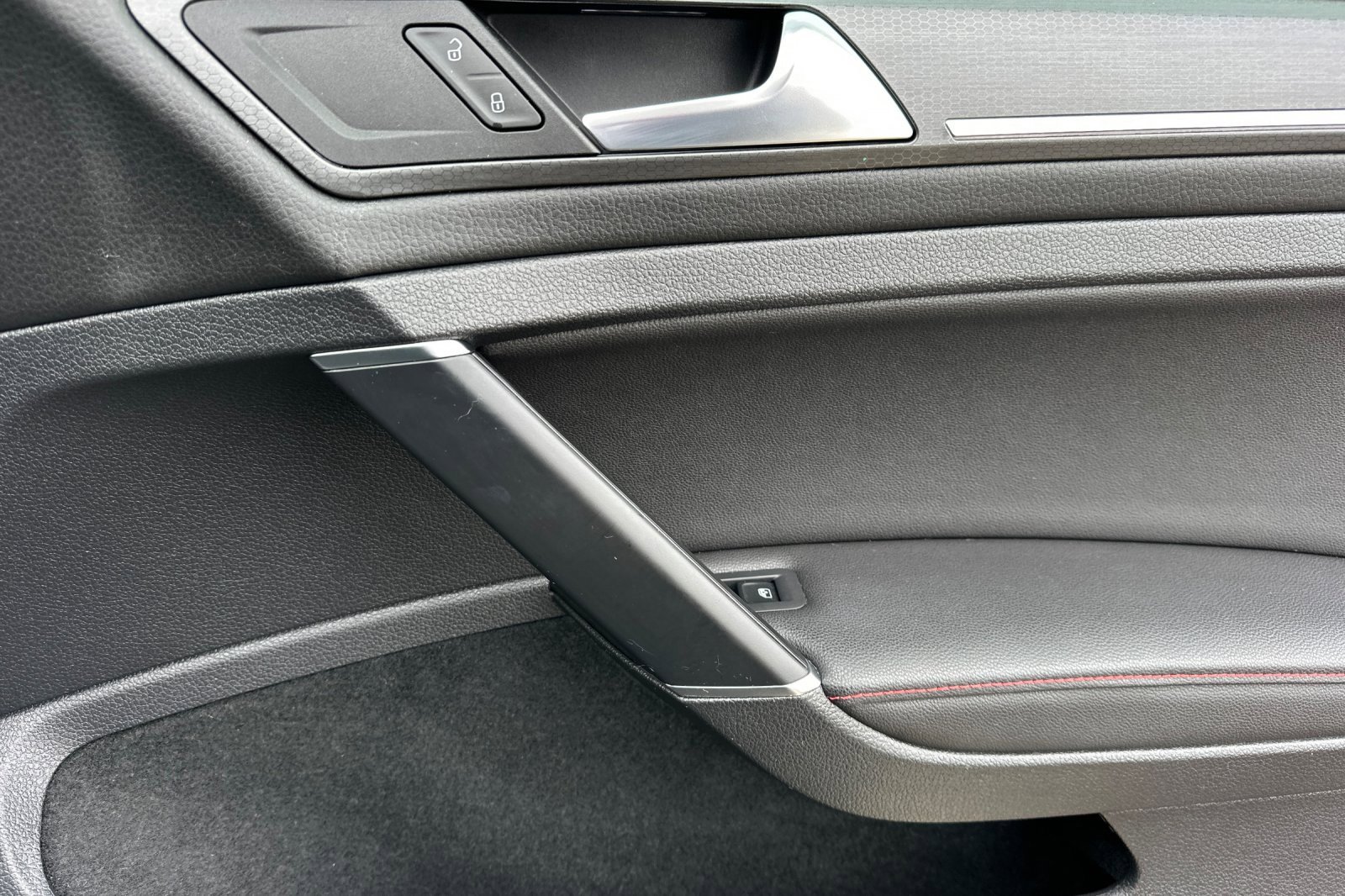 Used 2021 Volkswagen GTI SE image 19