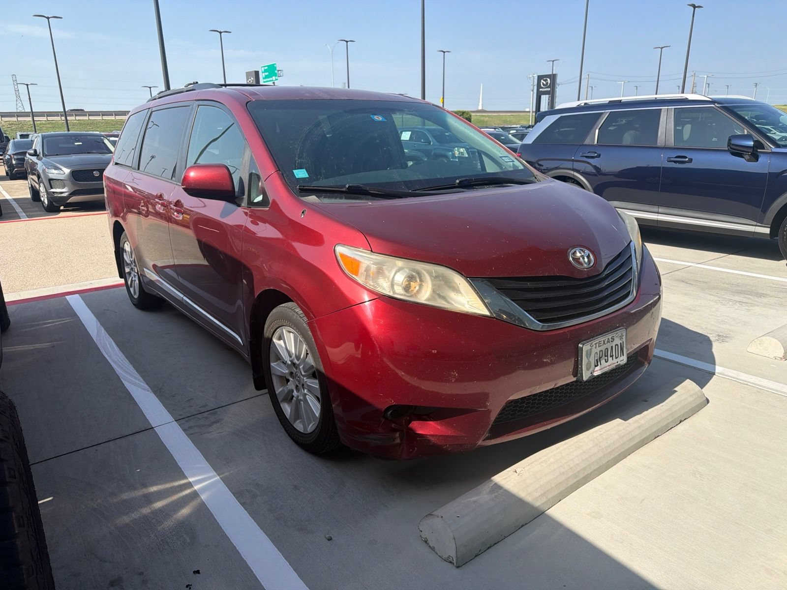 Used 2013 Toyota Sienna LE w/ Towing Pkg AWD/4WD image 3