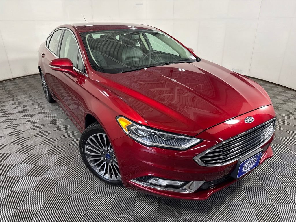 Used 2017 Ford Fusion SE w/ Fusion SE Technology Package AWD/4WD image 2