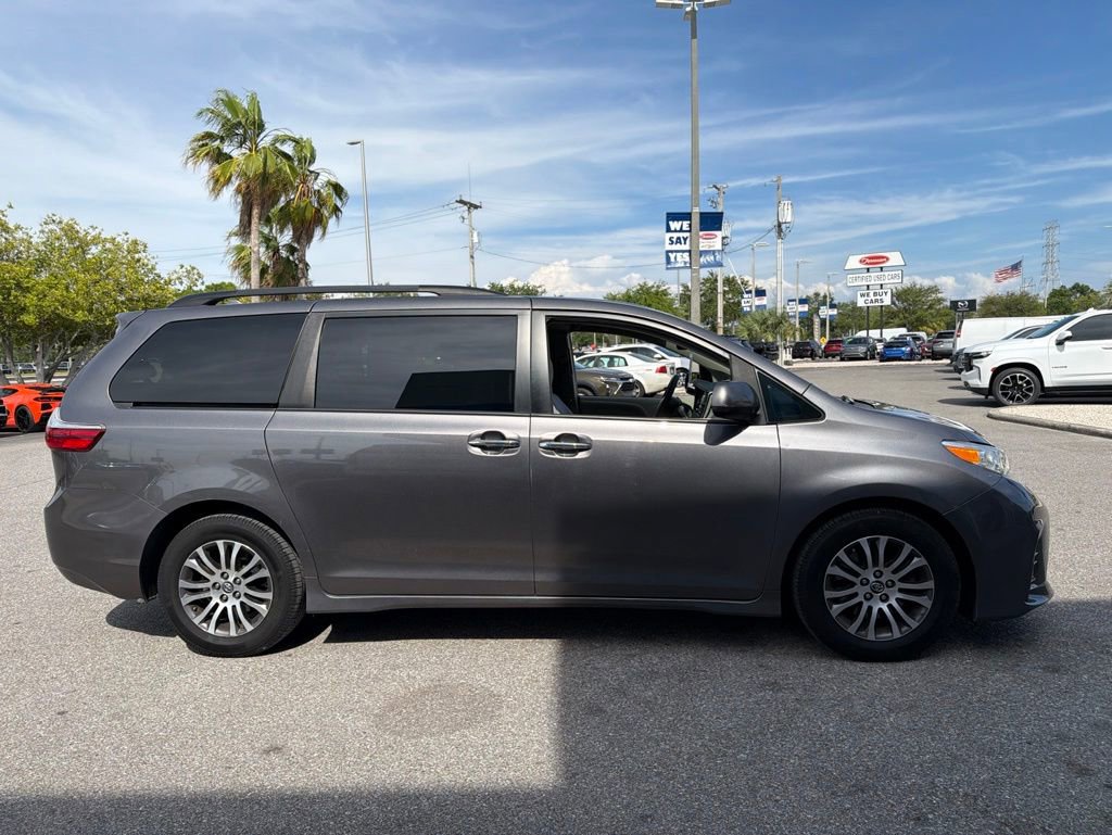 Used 2018 Toyota Sienna XLE w/ XLE Navigation Package FWD image 8