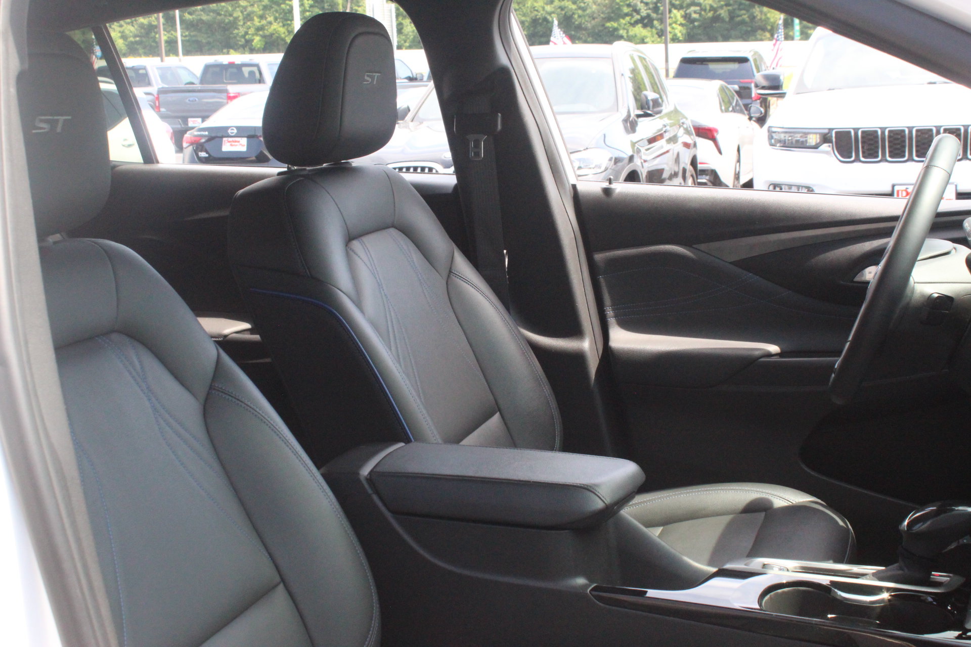 Used 2024 Buick Envista Sport Touring w/ Convenience I Package FWD image 33