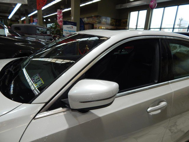 Used 2025 BMW 330i xDrive Sedan w/ Convenience Package image 11