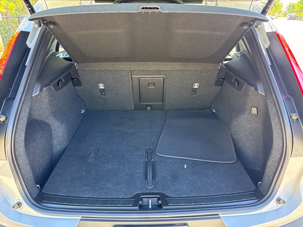 Used 2025 Volvo XC40 B5 Plus AWD/4WD image 34