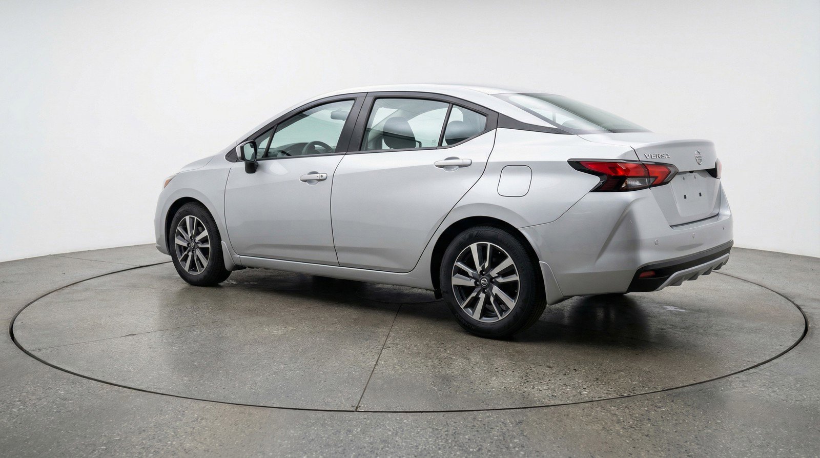 Used 2025 Nissan Versa SV image 6