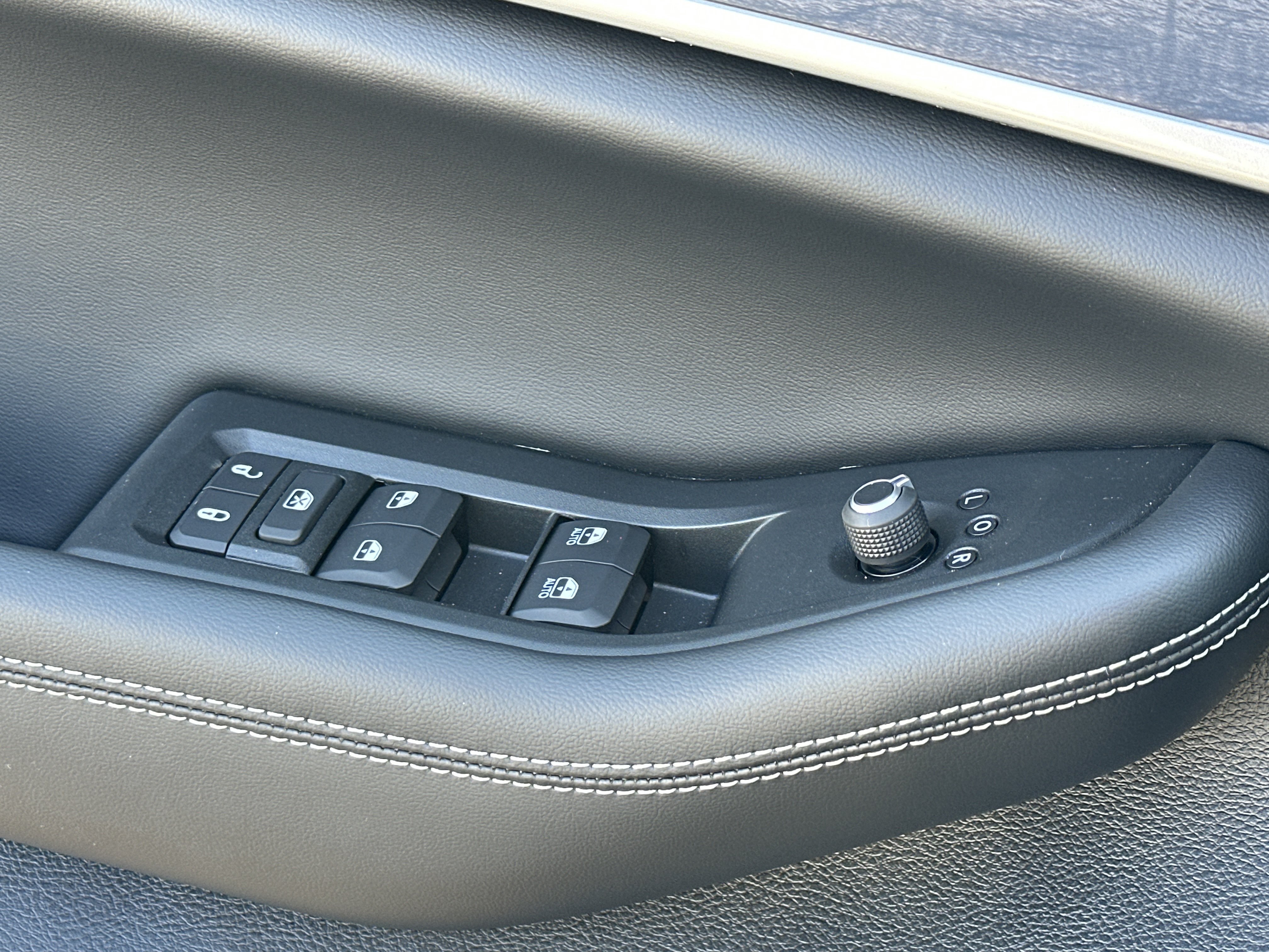 New 2026 Jeep Grand Cherokee Altitude AWD/4WD image 12