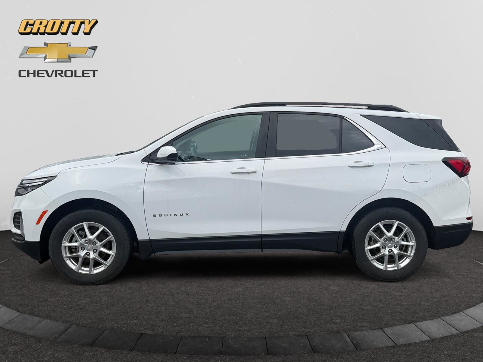 Used 2022 Chevrolet Equinox LT AWD/4WD image 2
