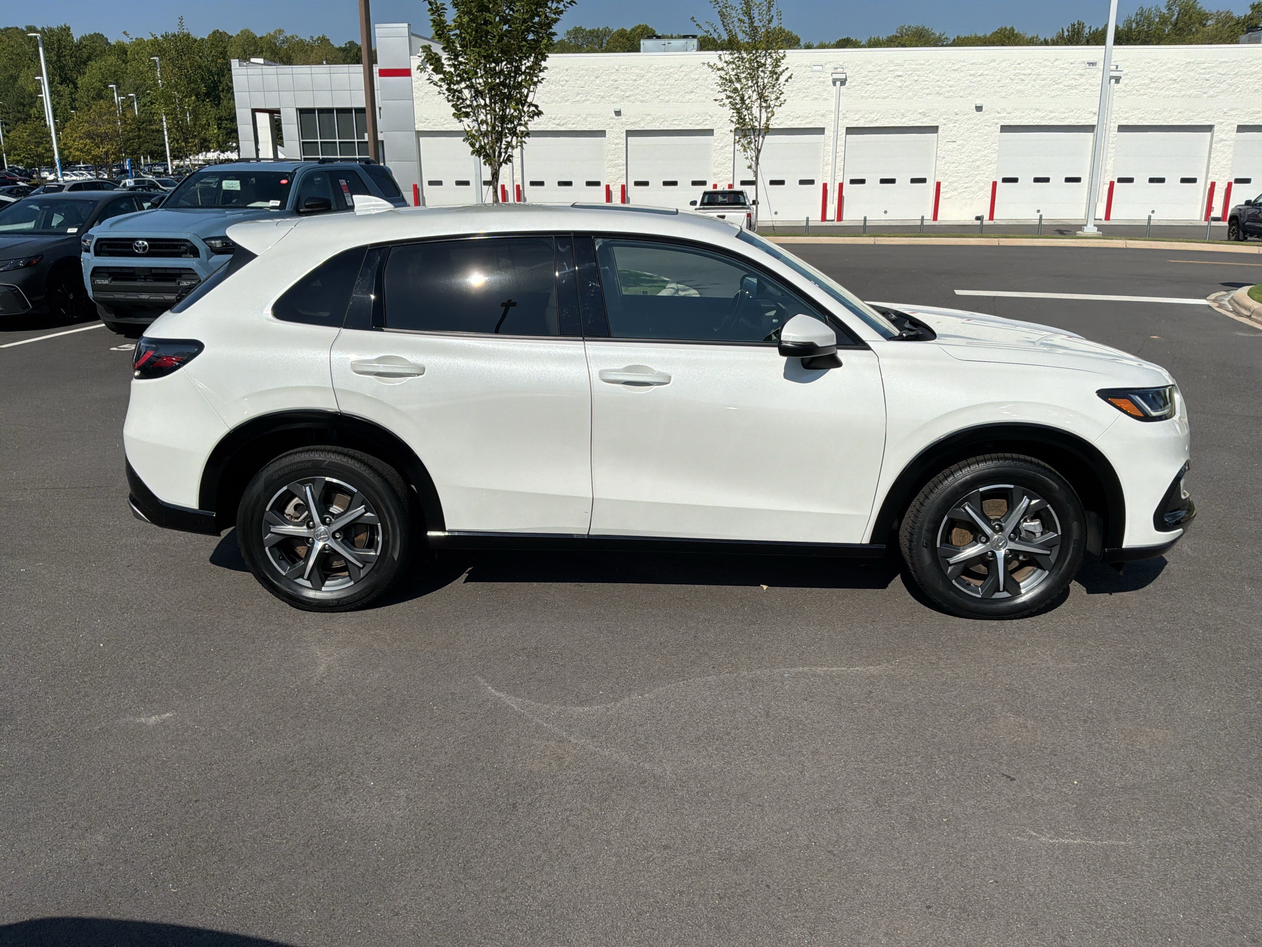 Used 2025 Honda HR-V EX-L image 11