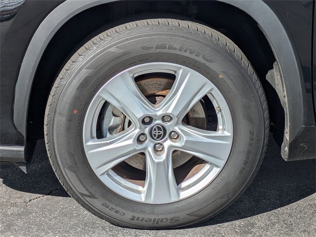 Used 2023 Toyota Highlander LE image 26