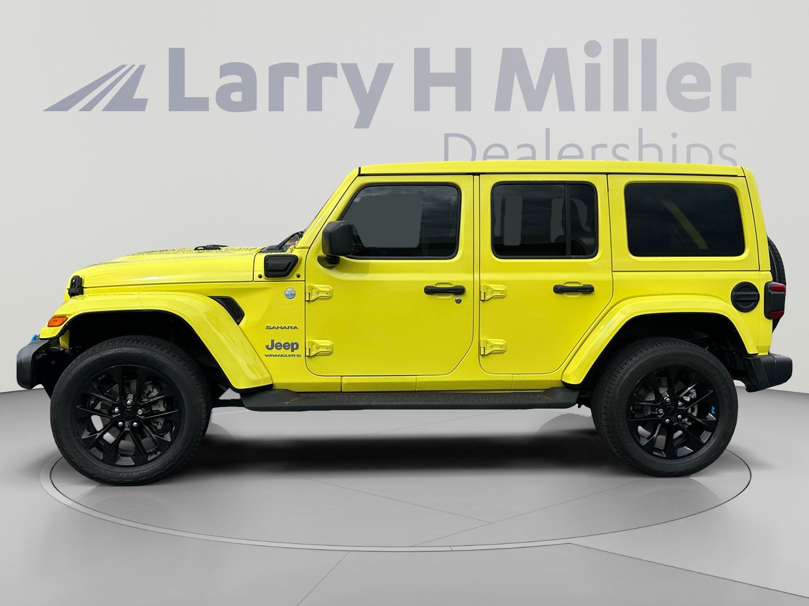 Used 2023 Jeep Wrangler Unlimited Sahara AWD/4WD image 2
