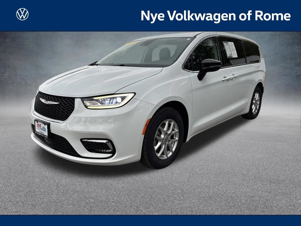 Used 2024 Chrysler Pacifica Touring-L FWD image 1