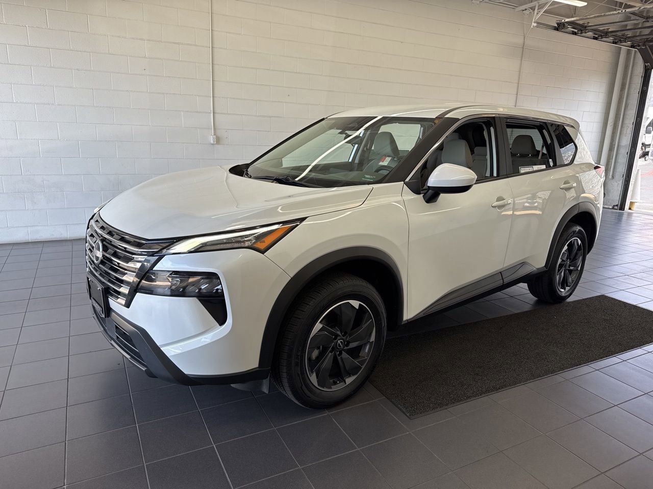 Used 2025 Nissan Rogue SV image 4