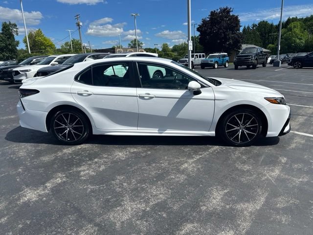 Used 2023 Toyota Camry SE FWD image 3