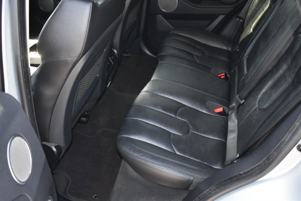 Used 2015 Land Rover Range Rover Evoque Pure Plus image 11