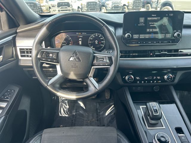 Used 2023 Mitsubishi Outlander SE Black Edition image 12