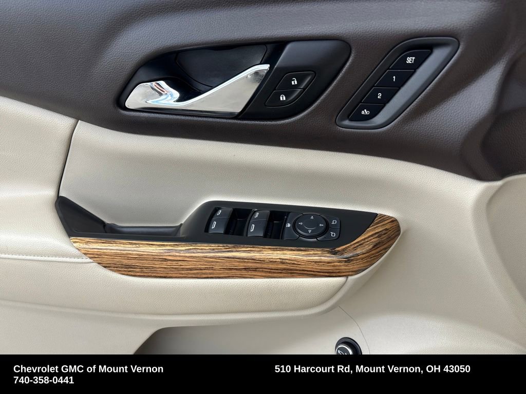 Used 2017 GMC Acadia Denali w/ Technology Package FWD image 14
