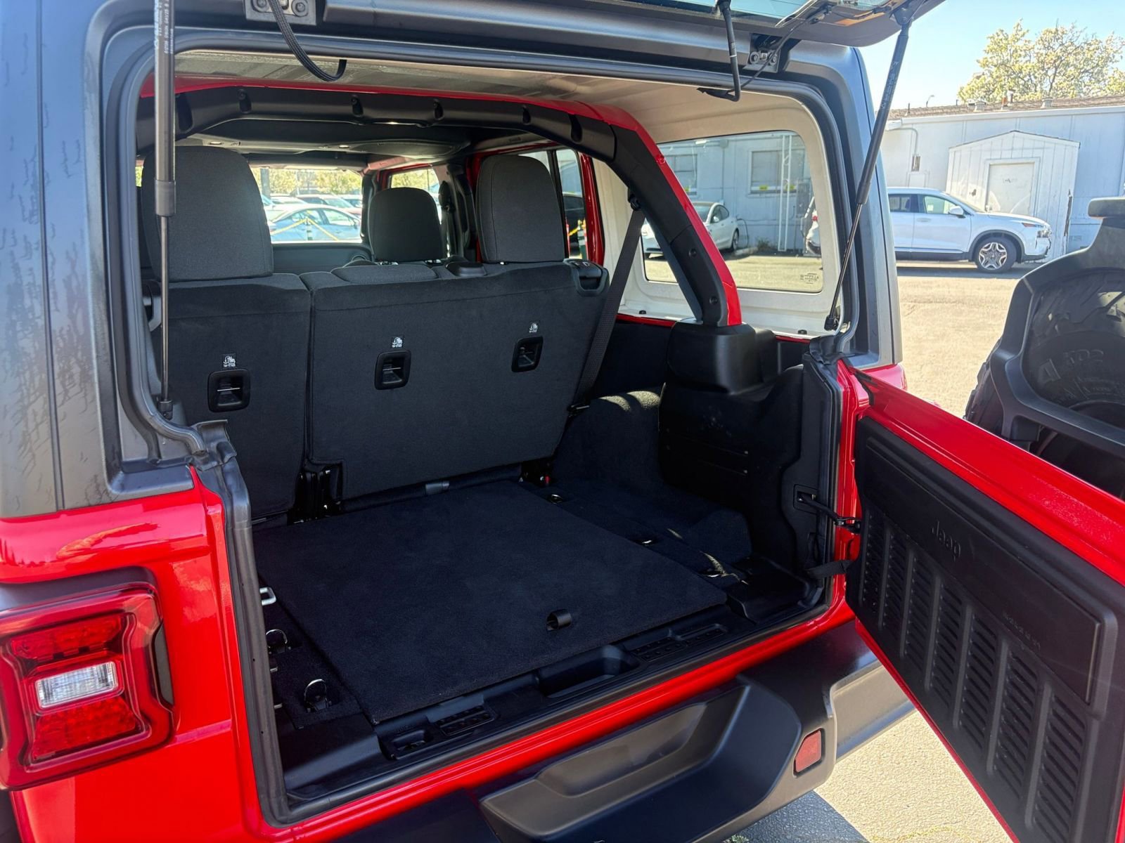 Used 2025 Jeep Wrangler Unlimited Rubicon image 30