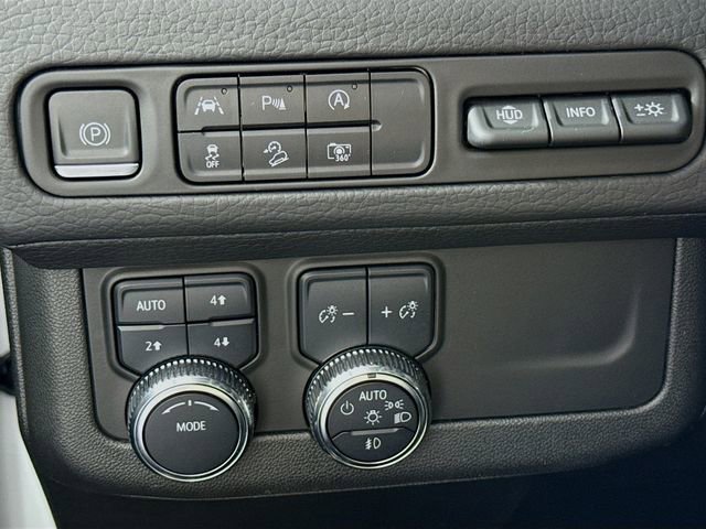 Used 2024 GMC Yukon Denali AWD/4WD image 10