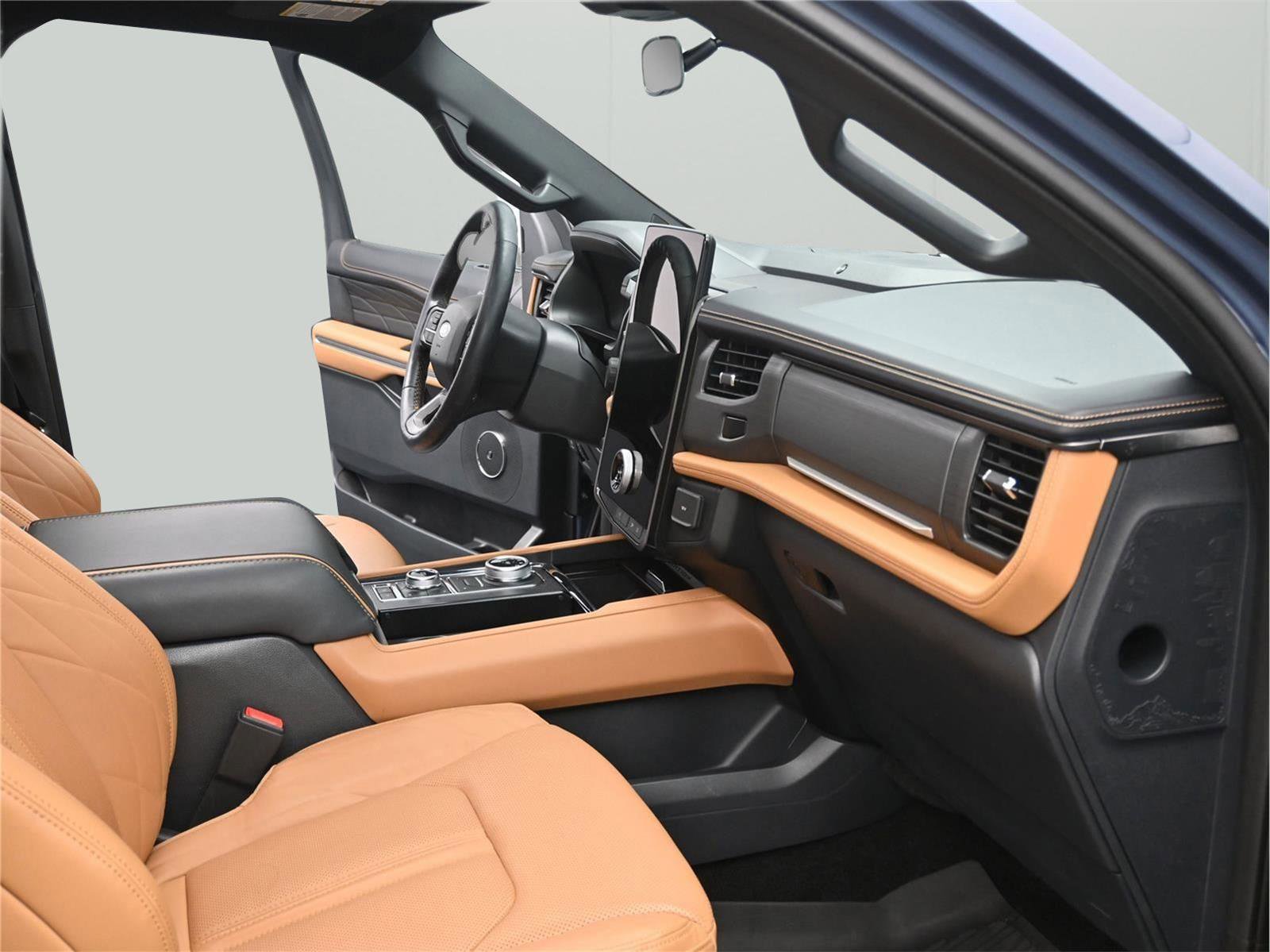 Used 2023 Ford Expedition Max Platinum image 9