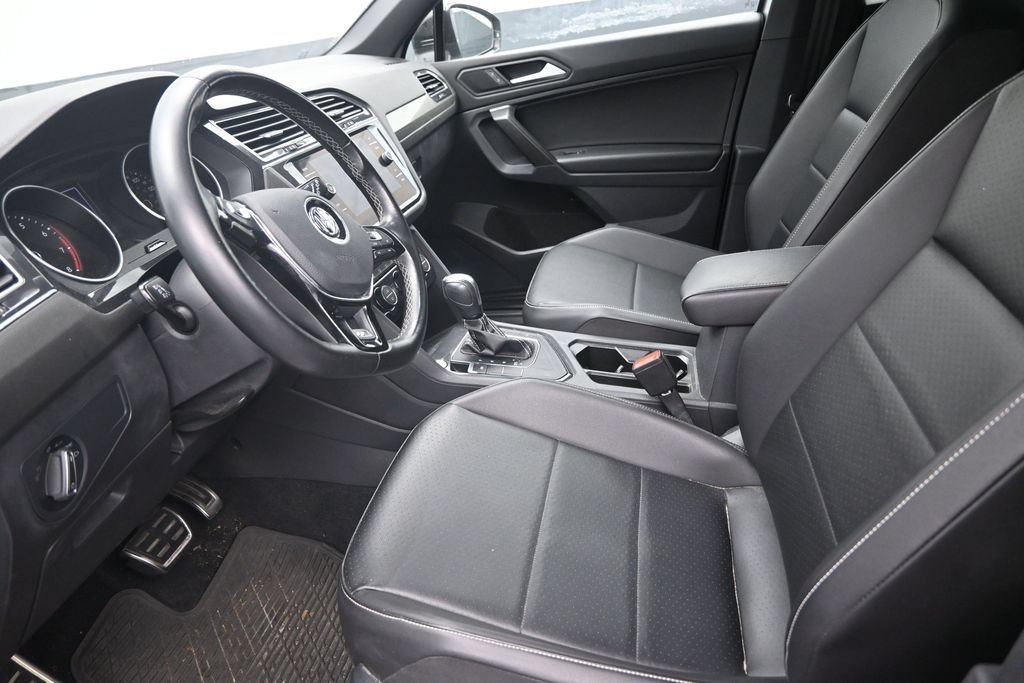 Used 2021 Volkswagen Tiguan SE R-Line FWD image 12