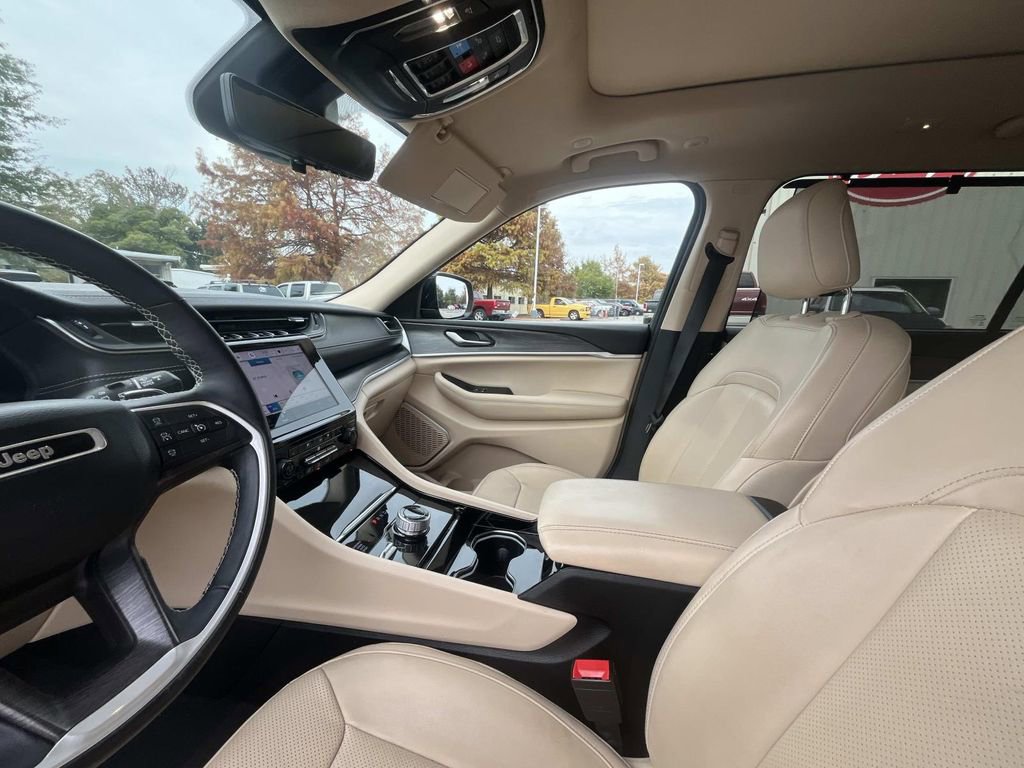 Used 2022 Jeep Grand Cherokee L Limited w/ Luxury Tech Group II image 10