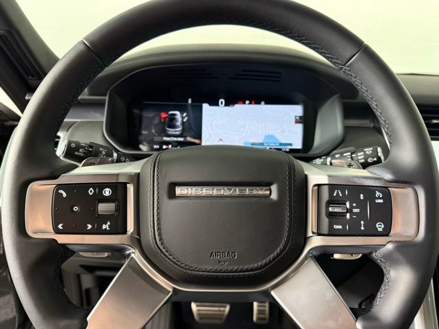Used 2025 Land Rover Discovery Metropolitan Edition AWD/4WD image 18