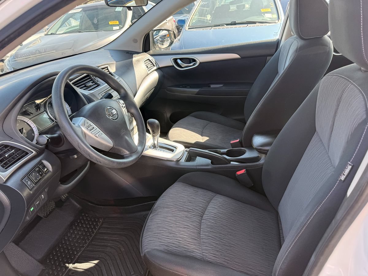 Used 2011 Nissan Sentra 2.0 SR FWD image 2