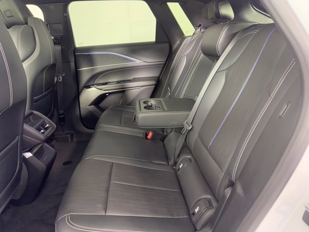 Used 2024 Cadillac Lyriq Sport RWD image 16