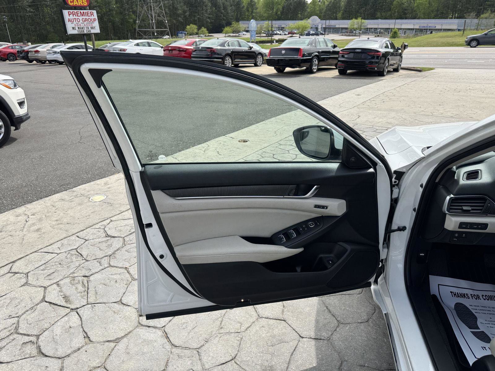 Used 2018 Honda Accord Touring image 6