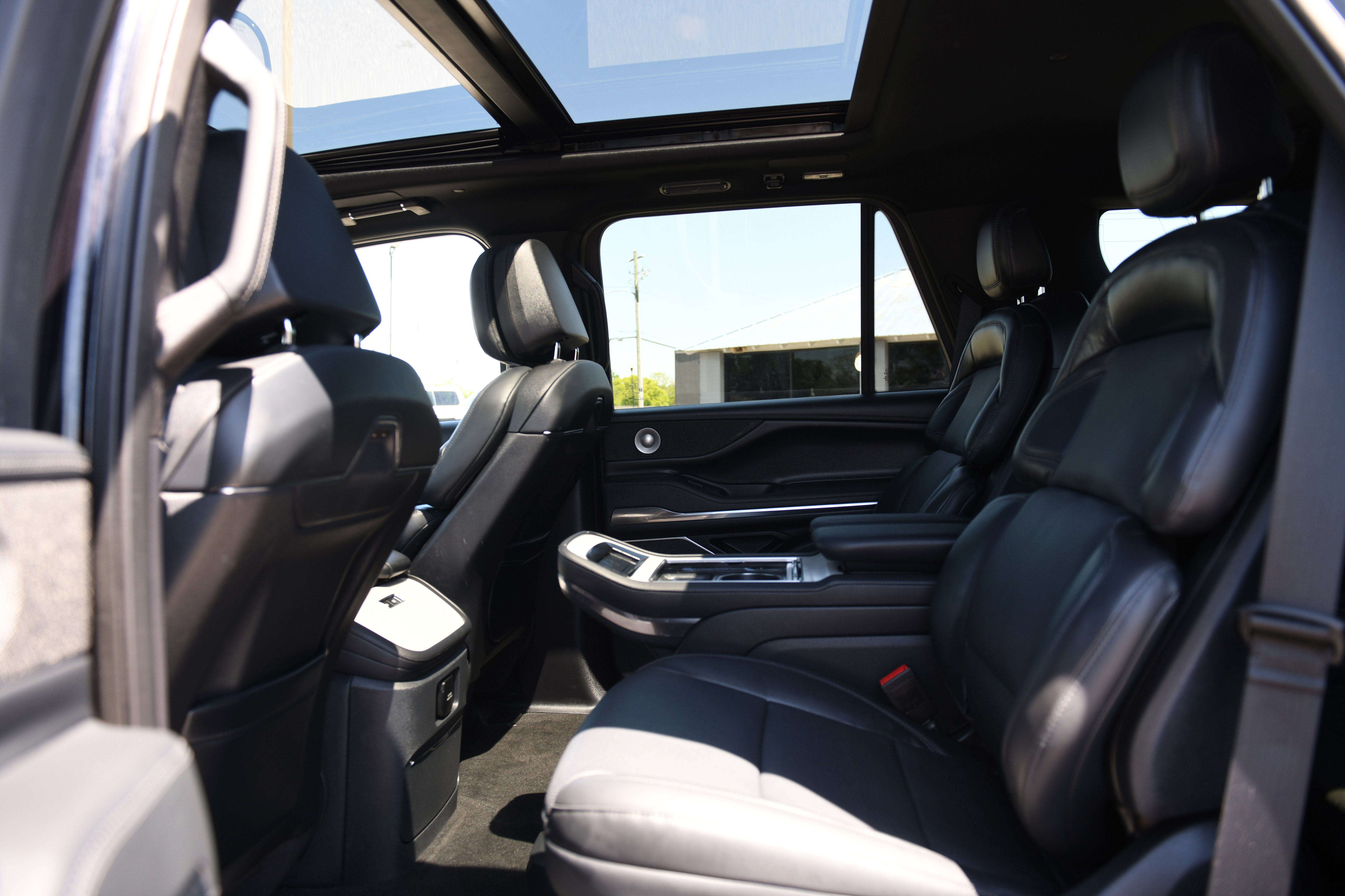 Used 2025 Lincoln Navigator Reserve w/ Jet Appearance Package image 21