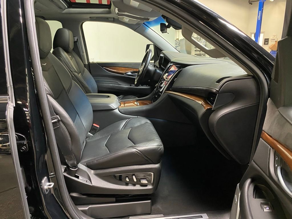 Used 2019 Cadillac Escalade Premium Luxury image 17