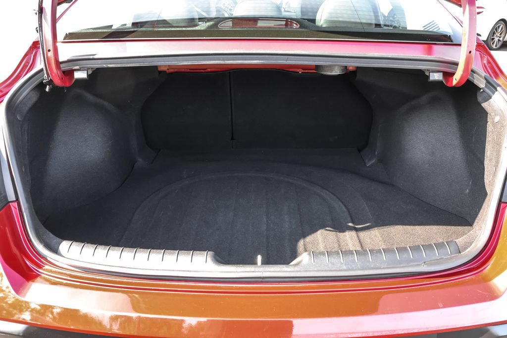 Certified 2025 Hyundai Elantra Limited FWD image 32