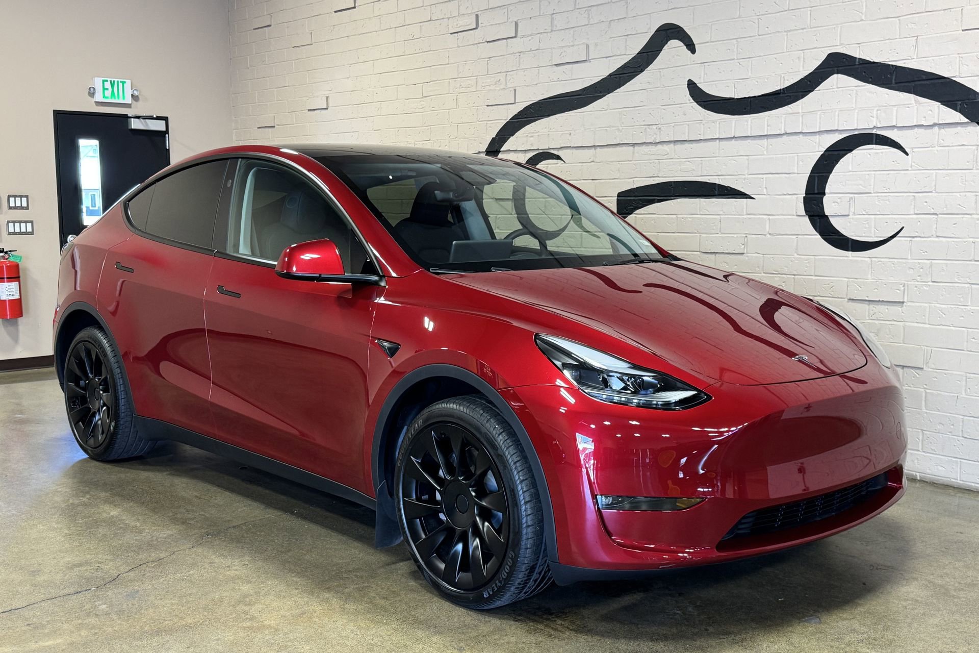 Used 2024 Tesla Model Y Long Range AWD/4WD image 10