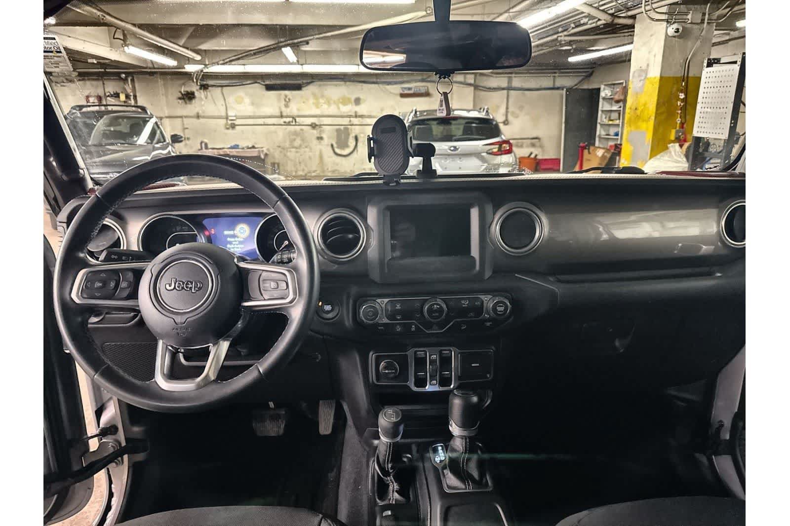 Used 2018 Jeep Wrangler Unlimited Sahara AWD/4WD image 16