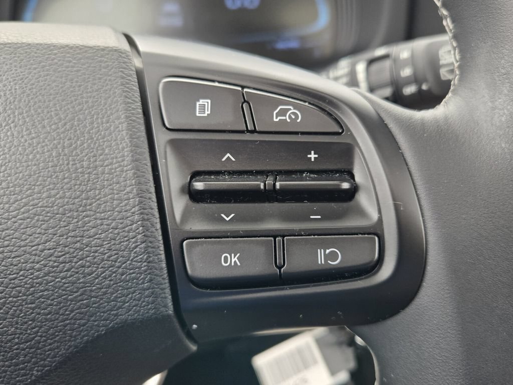 Certified 2023 Hyundai Venue SEL FWD image 23