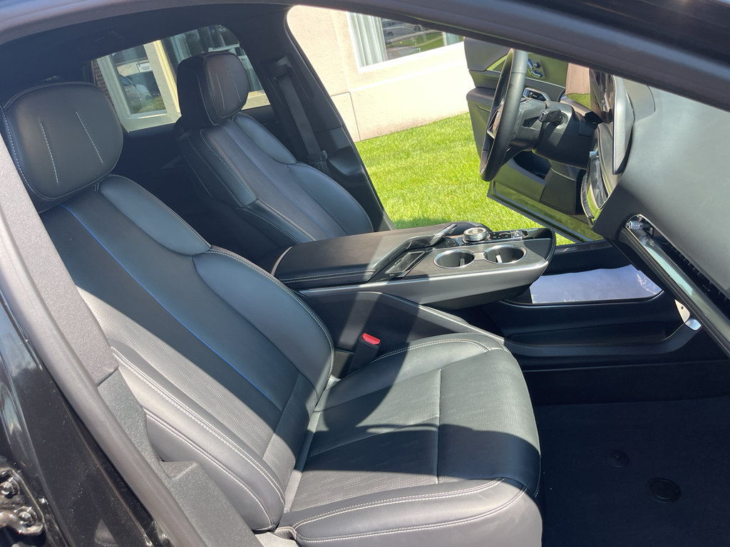 Used 2024 Cadillac Lyriq Luxury AWD/4WD image 28