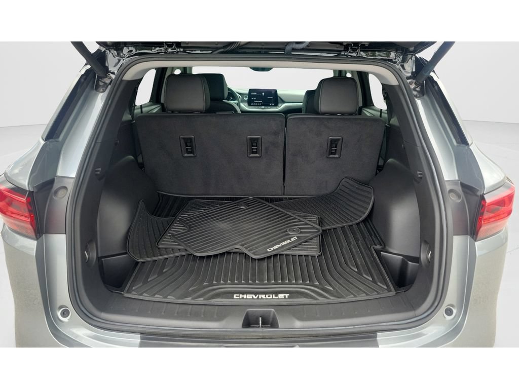 Used 2025 Chevrolet Blazer LT w/ Sound & Technology Package FWD image 9