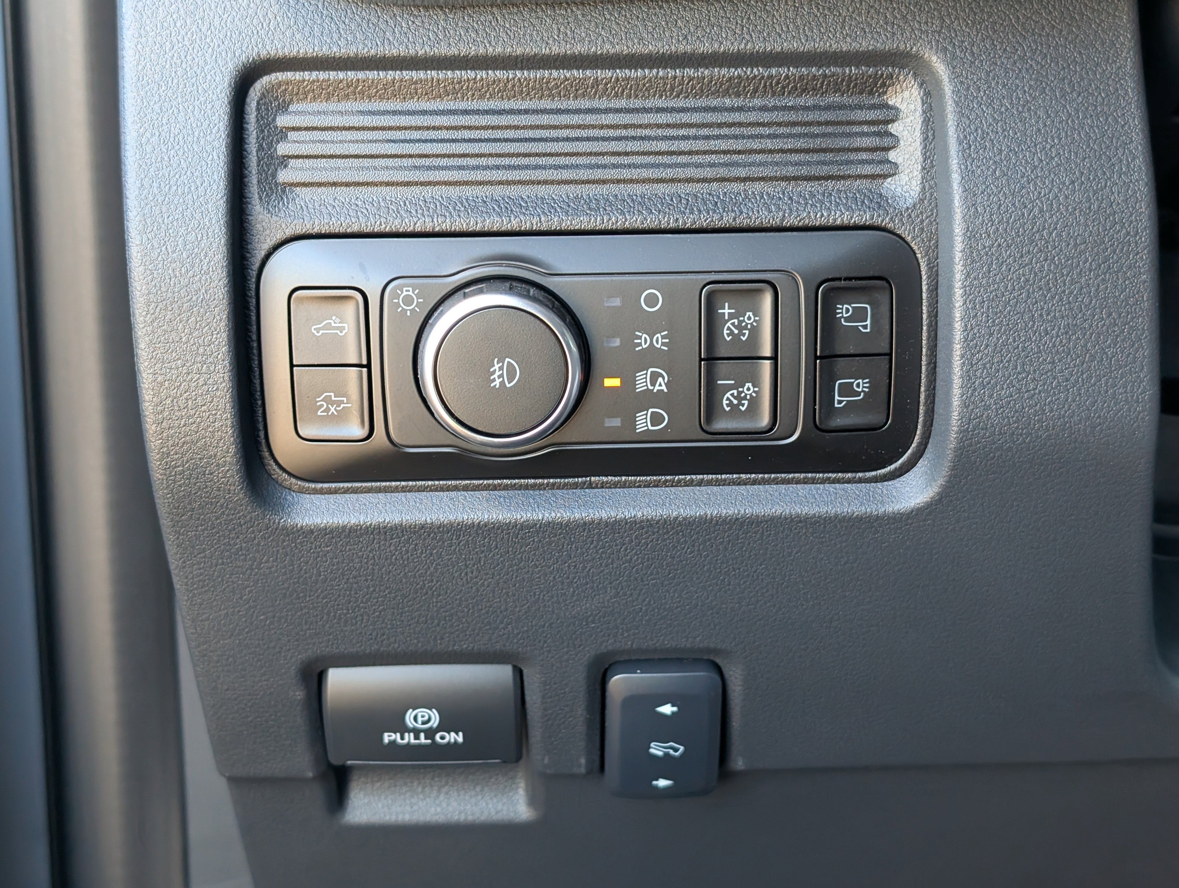 New 2026 Ford F250 Lariat w/ Black Appearance Package image 22