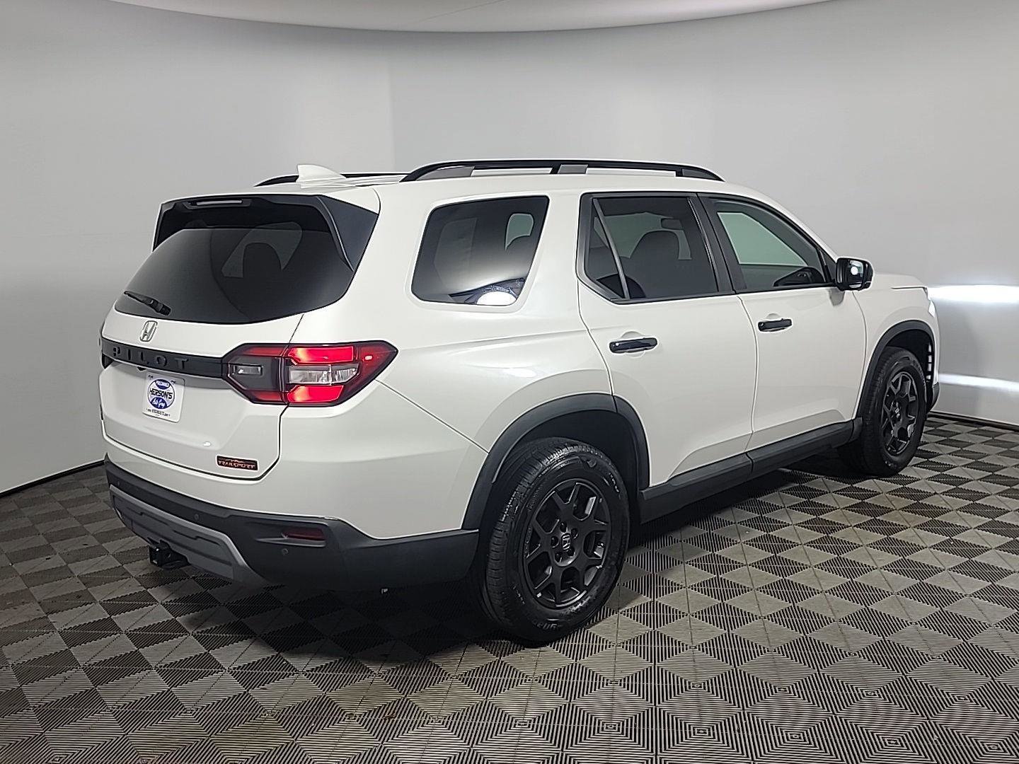 Certified 2023 Honda Pilot TrailSport image 4