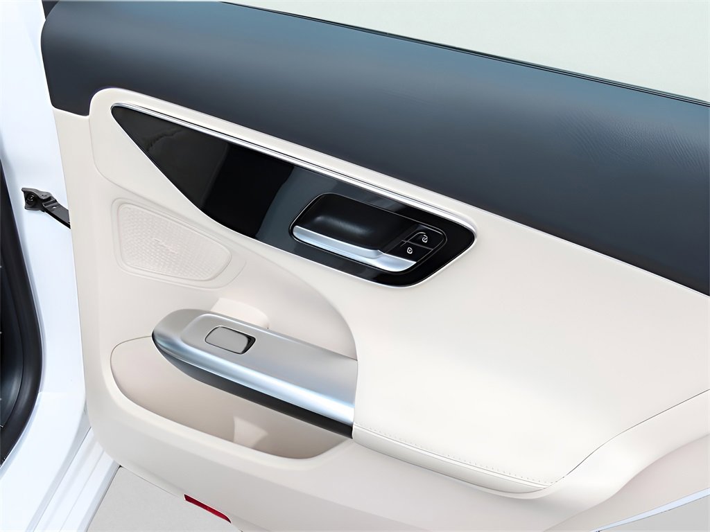 Used 2025 Mercedes-Benz C 300 4MATIC Sedan image 24