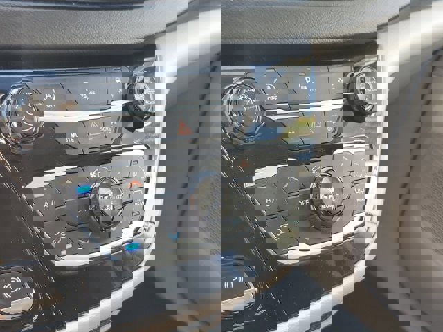 Used 2018 Chrysler Pacifica Touring-L w/ Tire & Wheel Group image 27