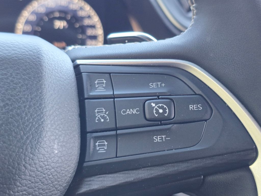 Used 2023 Jeep Grand Cherokee Altitude RWD image 25