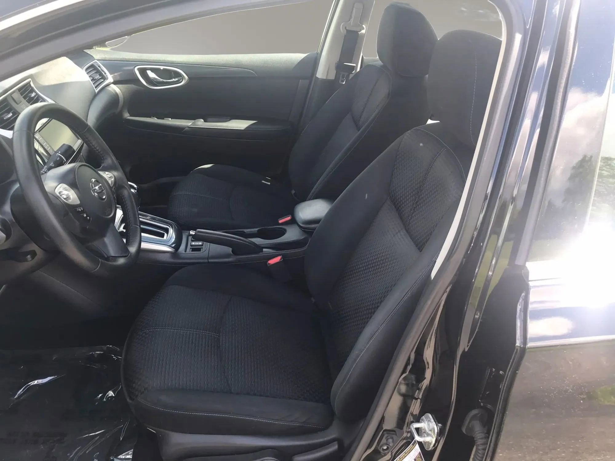 Used 2019 Nissan Sentra SR FWD image 2