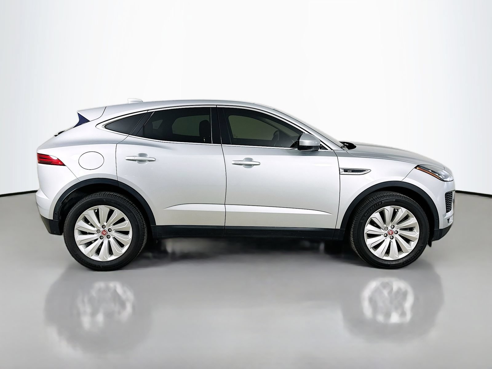 Used 2018 Jaguar E-PACE SE AWD/4WD image 4