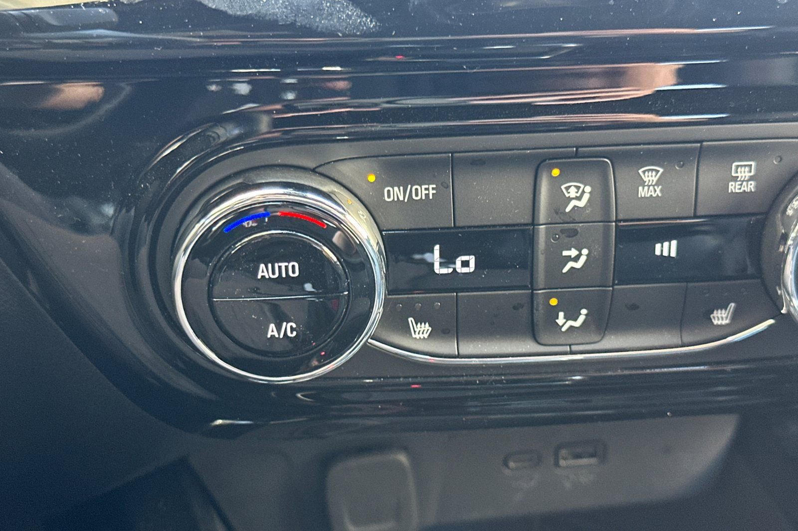 Used 2025 Chevrolet Trax RS w/ Sunroof Package image 28