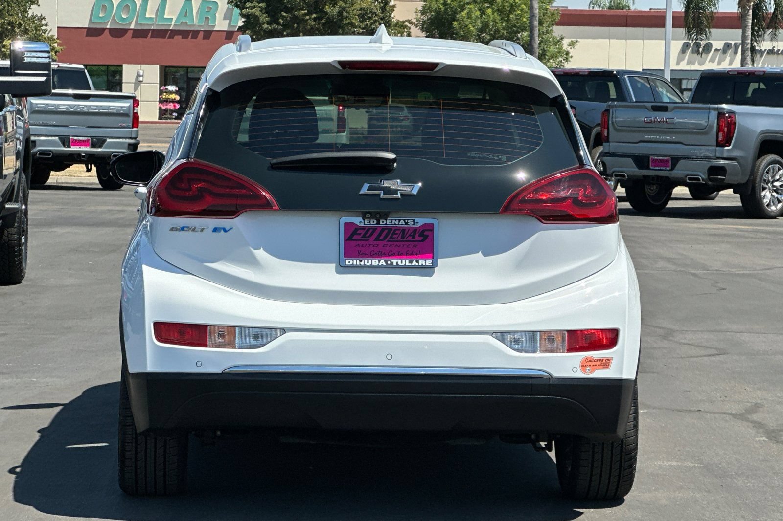 Used 2020 Chevrolet Bolt Premier w/ Infotainment Package FWD image 6