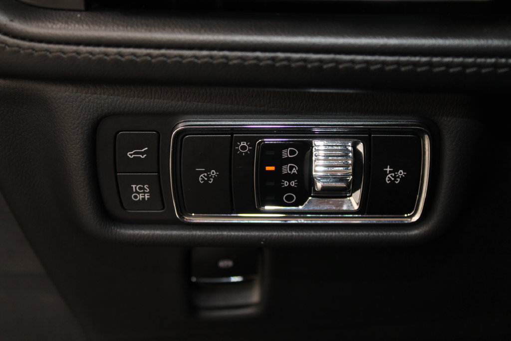 Used 2023 Lincoln Nautilus Reserve AWD/4WD image 42